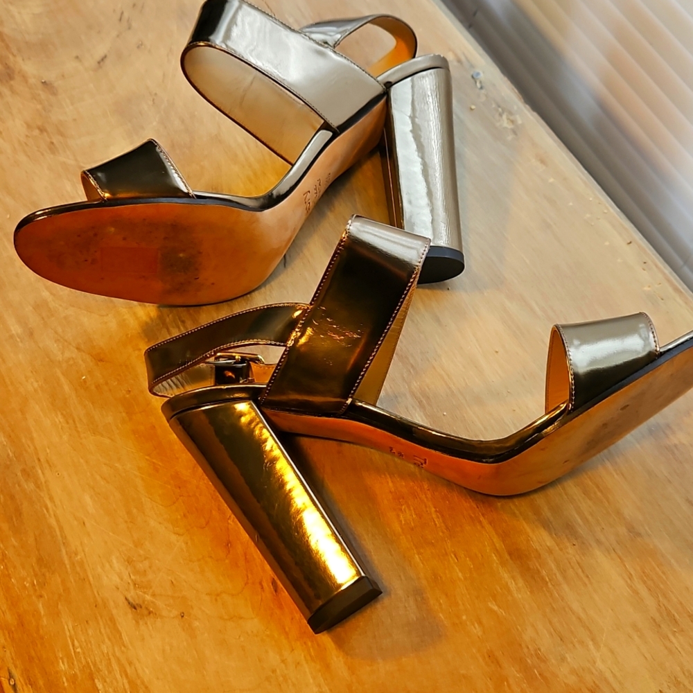 Theory metallic Patent leather heel size 39 1/2. - Picture 2 of 5